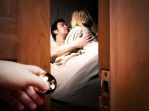 Vợ cao tay xử lý chồng ngoại tình trong khách sạn
